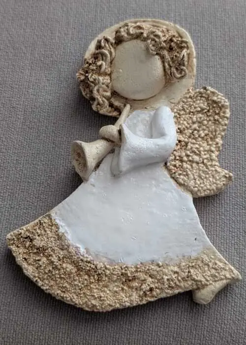 Liolinka z trąbką - biały -  15 x 10 cm figurka dekoracyjna gipsowa