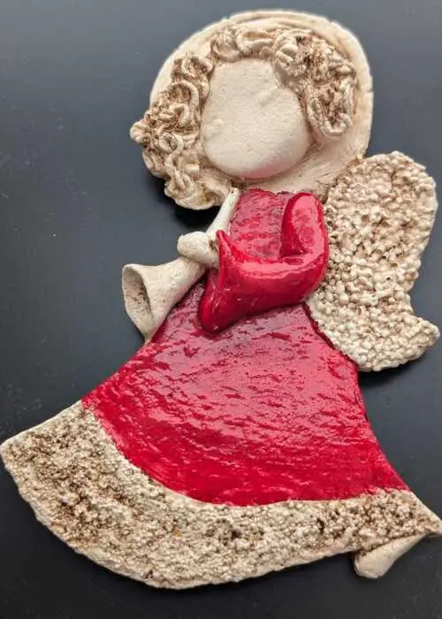 Liolinka z trąbką - czerwony -  15 x 10 cm figurka dekoracyjna gipsowa