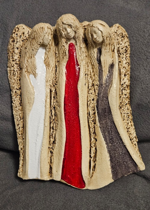 Anioły Wiara Nadzieja Miłość - biały bordo szary -  28 x 20 cm figurka dekoracyjna gipsowa