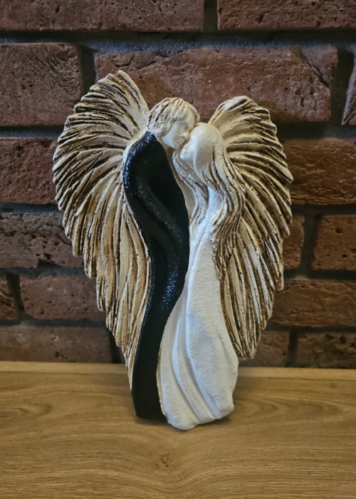 Zakochane Anioły - wiszące biało czarne -  35 x 21 cm figurka dekoracyjna gipsowa