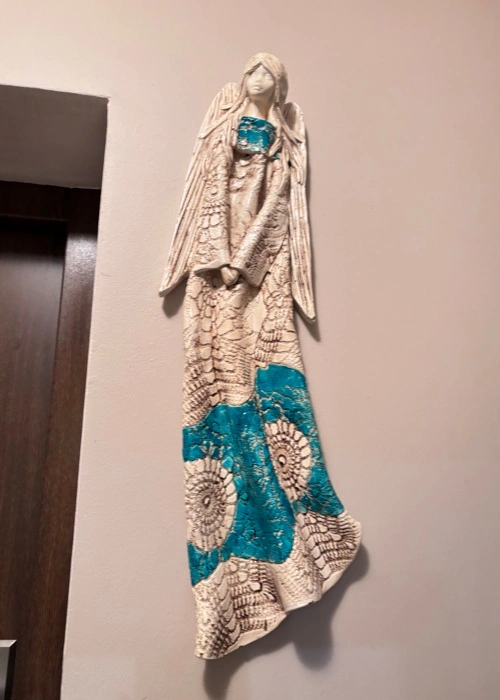 Anioł Genesis - wiszący turkus -  55 x 20 cm figurka dekoracyjna gipsowa