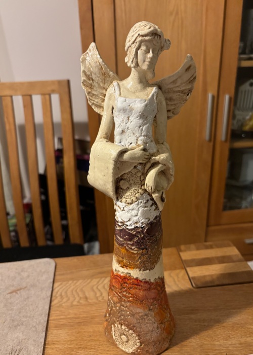 Anioł Frances - złoty -  30 x 14 cm figurka dekoracyjna gipsowa