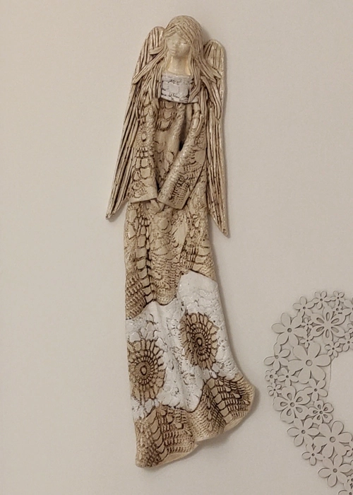 Anioł Genesis - wiszący biały -  55 x 20 cm figurka dekoracyjna gipsowa