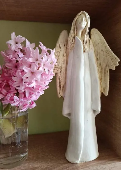 Anioł Julia - biały -  27 x 14 cm figurka dekoracyjna gipsowa