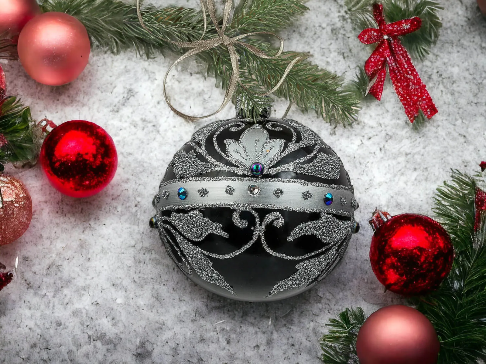 Czarne bombki szklane