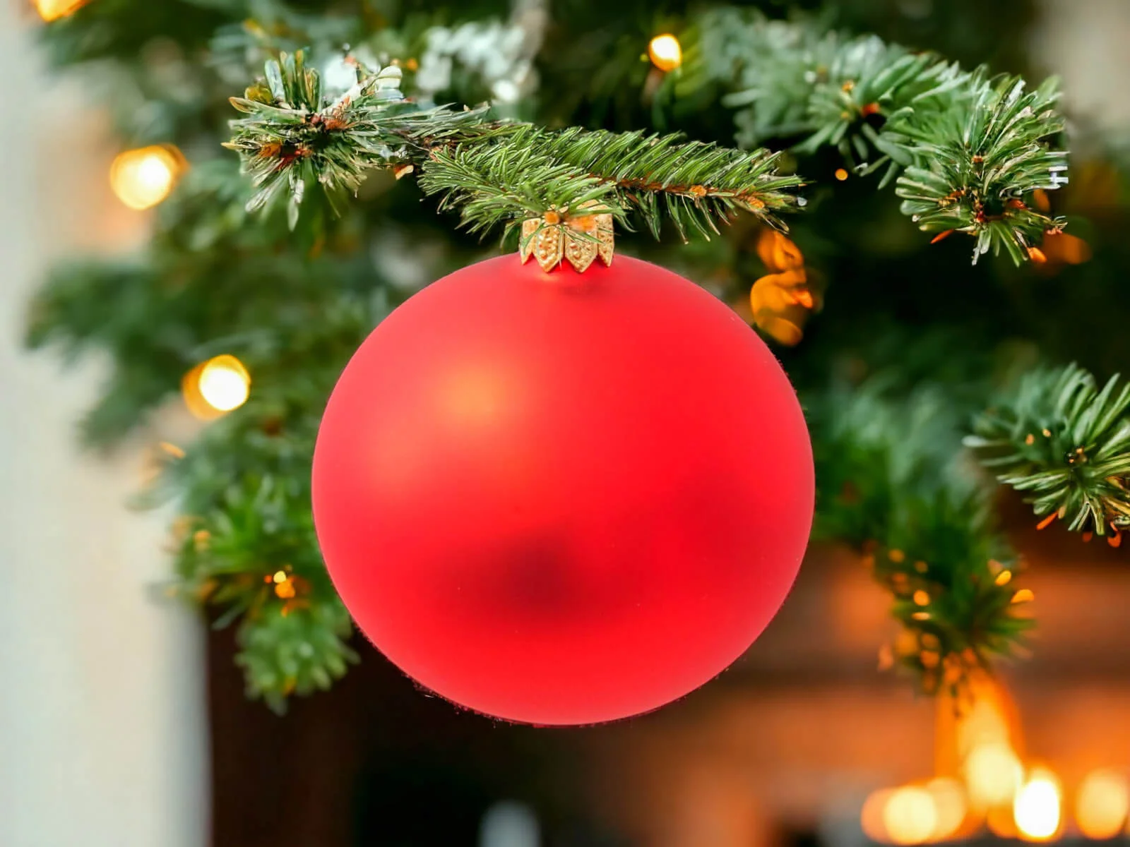 Czerwone ozdoby choinkowe