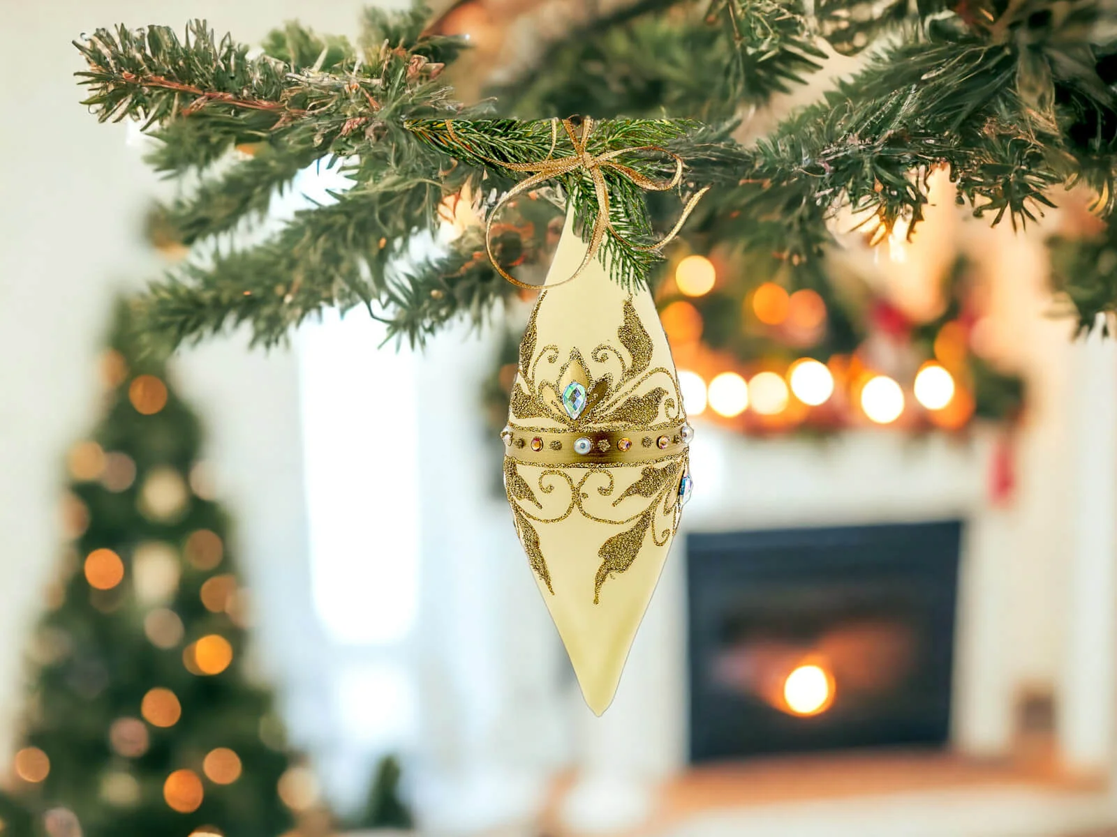 Złote bombki choinkowe