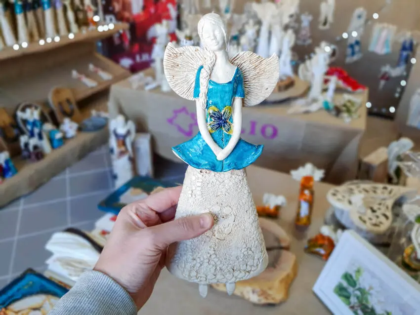 Anioł Abigail - turkus -  30 x 14 cm figurka dekoracyjna gipsowa