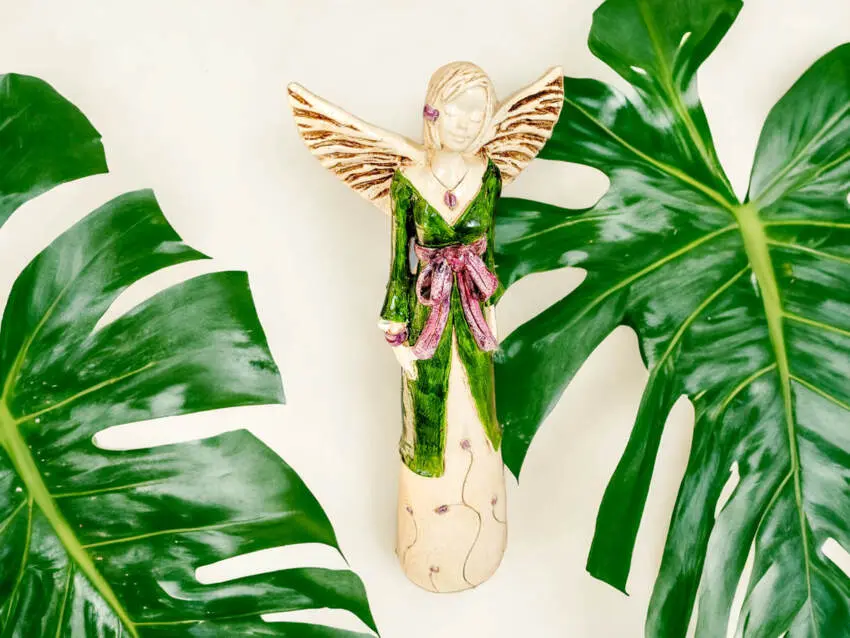 Anioł Lily - zielony fiolet -  35 x 15 cm figurka dekoracyjna gipsowa